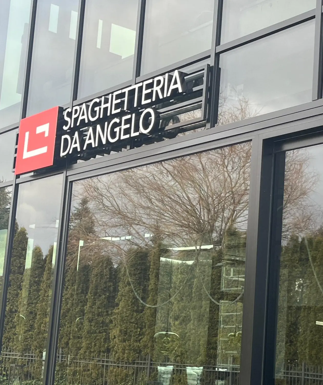 Spaghetteria da Angelo - Schild an der Eingangstür eines Restaurants